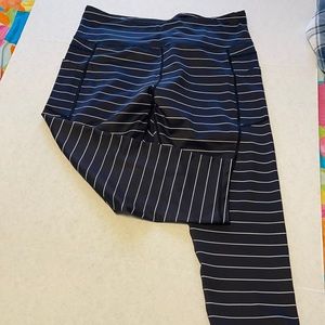 ZYIA Black stripe pocket LNT capri